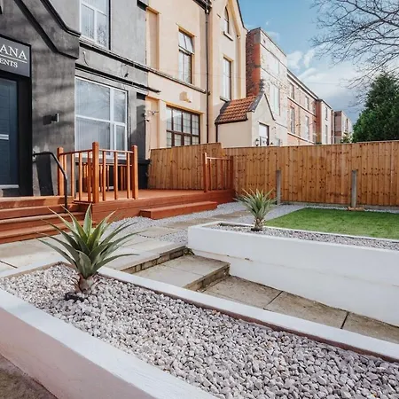 Modern 2-bed Flat, Sleeps 6 Liverpool