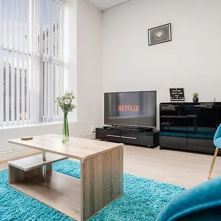 Modern 2-bed Flat, Sleeps 6