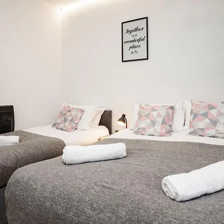 Apartment Modern 2-bed Flat, Sleeps 6 Liverpool