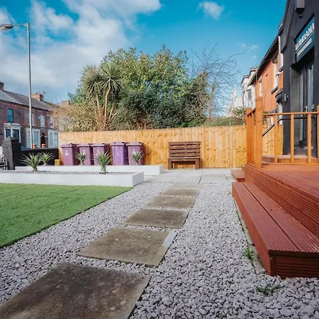Modern 2-bed Flat, Sleeps 6