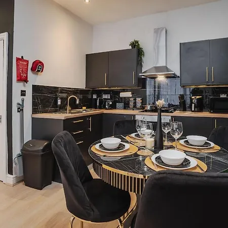 Modern 2-bed Flat, Sleeps 6 Apartment