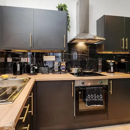 Modern 2-bed Flat, Sleeps 6 Apartment
