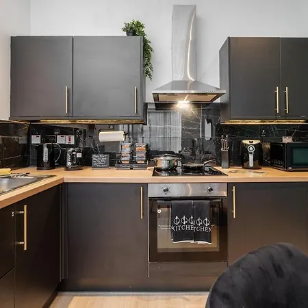 Modern 2-bed Flat, Sleeps 6 Apartment *