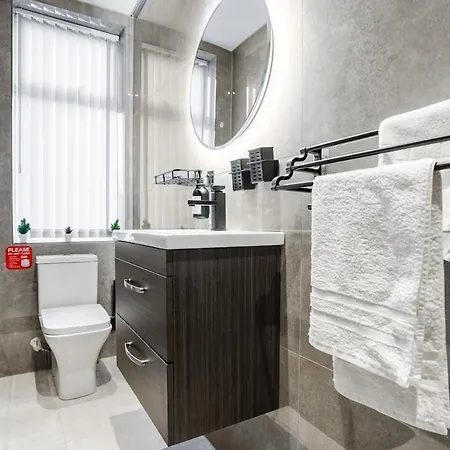 Modern 2-bed Flat, Sleeps 6 Apartment Liverpool