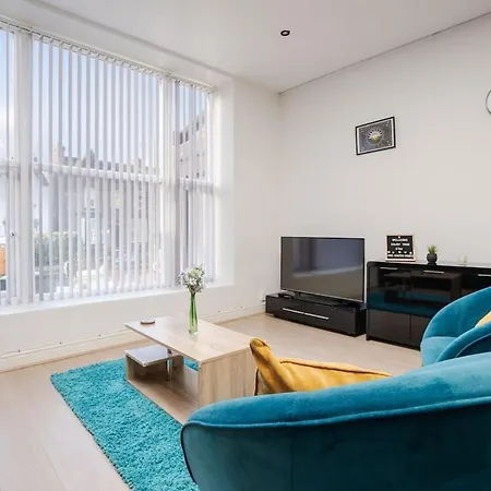 Modern 2-bed Flat, Sleeps 6 *