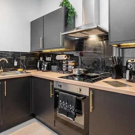 Modern 2-bed Flat, Sleeps 6 Apartment