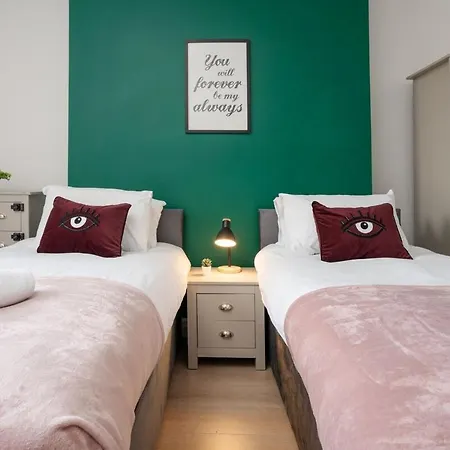 Modern 2-bed Flat, Sleeps 6 Apartment Liverpool