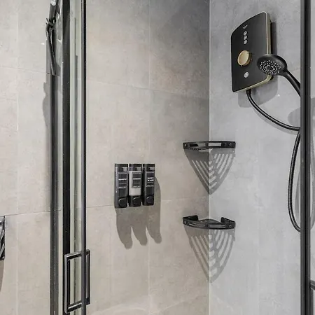 Modern 2-bed Flat, Sleeps 6 * Liverpool