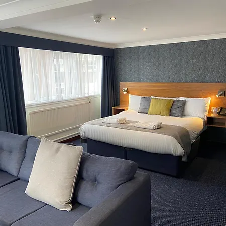 The Liner At 3* Liverpool