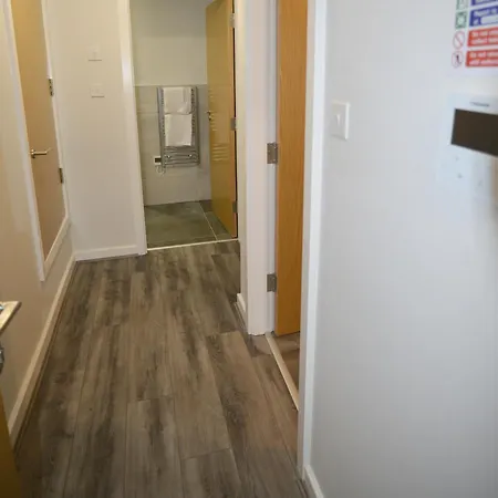 Apartment Escape - Modern 1-bed With Sofa Bed, Sleeps 4 - Perfect For Families & Friends