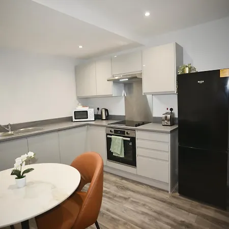 Chic Escape - Perfect 1-bed For Business & Leisure Apartment *