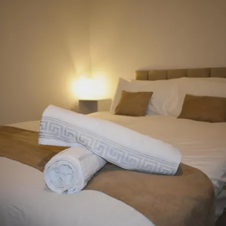 Elegant Base In - Cozy 1-bed For Business & Relaxation