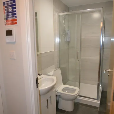 Elegant Base In - Cozy 1-bed For Business & Relaxation