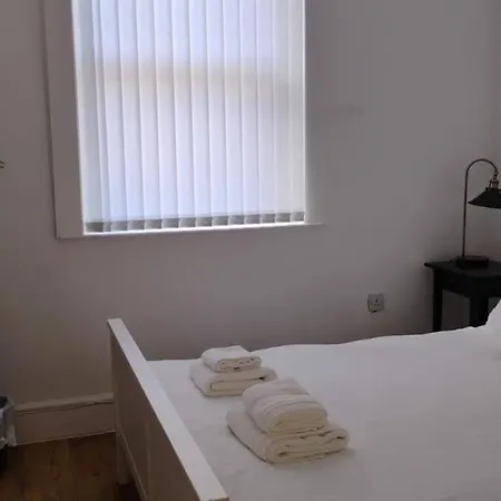 Beautiful Six Bedroom Townhouse Citybreak Close To Centre *