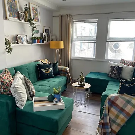 Fantastic Centre Apartments, Fenwick Street Apartment *