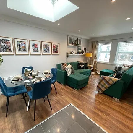 Fantastic Centre Apartments, Fenwick Street Apartment *