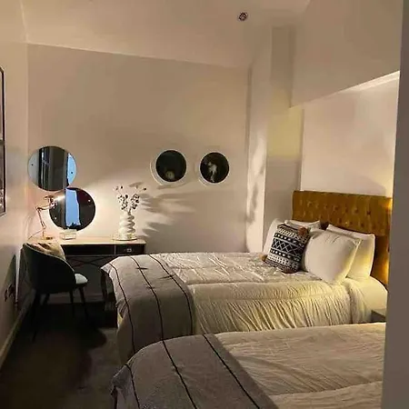 Fantastic Centre Apartments, Fenwick Street Apartment *