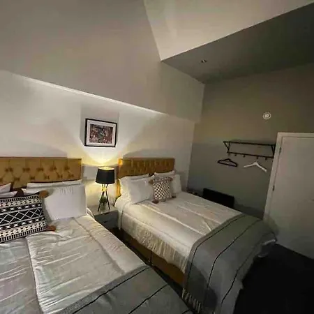 Fantastic Centre Apartments, Fenwick Street *