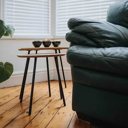 Spacious 4-bed Nearby Sefton Park Sleeps 8 * Liverpool