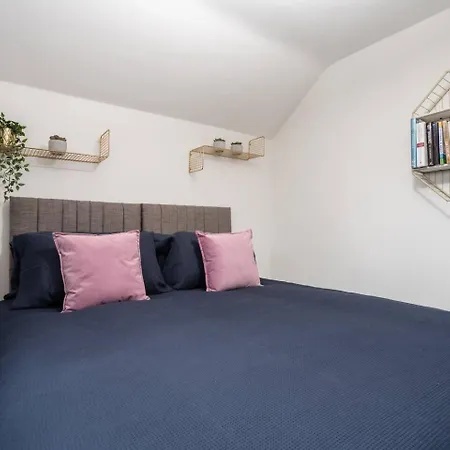 Farm stay Historic Retreat With Large Garden Free Parking