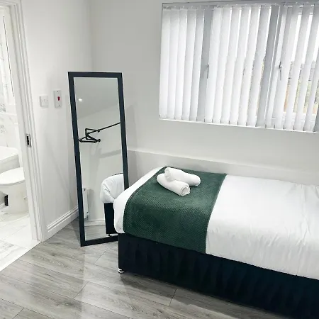 Contractors Dream, 4 Bedroom 2 Bathroom Holiday home