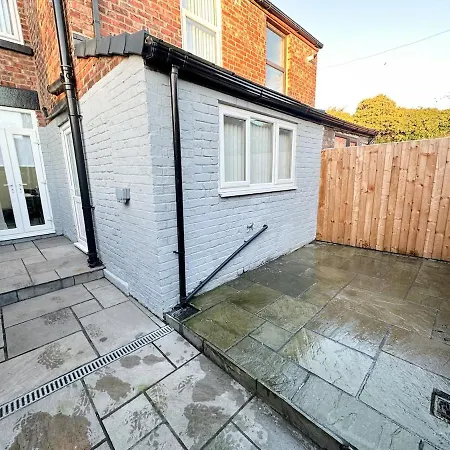 Contractors Dream, 4 Bedroom 2 Bathroom Holiday home *