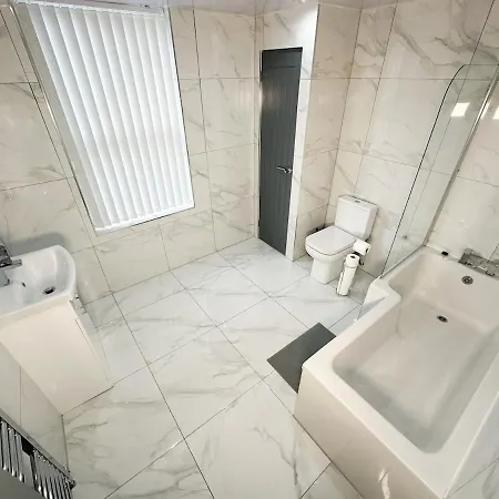 Contractors Dream, 4 Bedroom 2 Bathroom Liverpool
