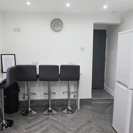 Holiday home Contractors Dream, 4 Bedroom 2 Bathroom *