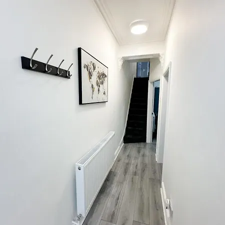 Holiday home Contractors Dream, 4 Bedroom 2 Bathroom Liverpool
