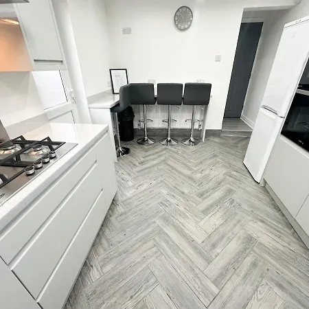 Contractors Dream, 4 Bedroom 2 Bathroom