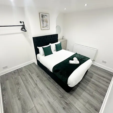 Holiday home Contractors Dream, 4 Bedroom 2 Bathroom Liverpool