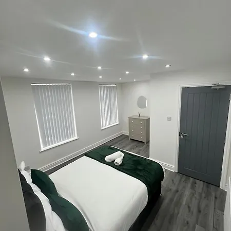 Holiday home Contractors Dream, 4 Bedroom 2 Bathroom *