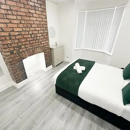 Contractors Dream, 4 Bedroom 2 Bathroom Holiday home *