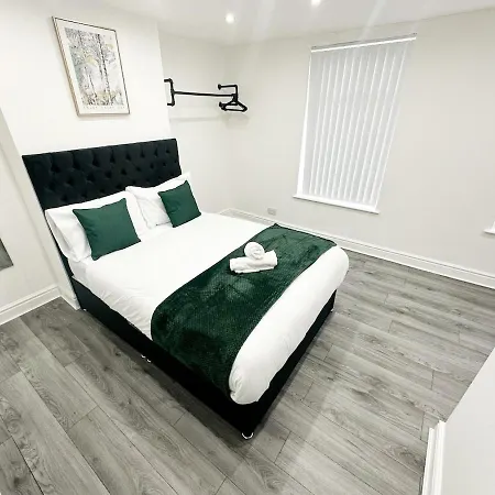 Contractors Dream, 4 Bedroom 2 Bathroom Liverpool