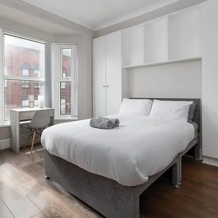 Jubilee House - Free Parking, Self Check-in, Fast Wifi And Smart Tv *