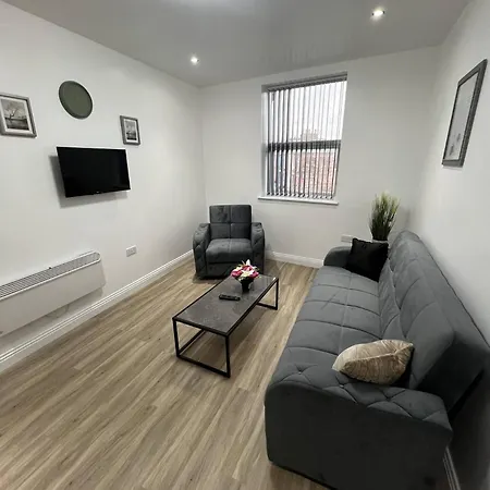 Convenient Kitchen & Shower Free Parking Apartment *