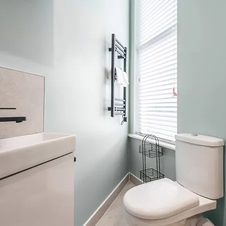 With Workspace Shared Kitchen Near Park *