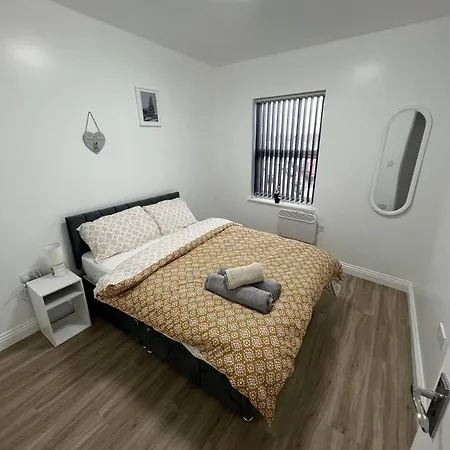 Private Full Kitchen & Sofa Bed Free Parking *