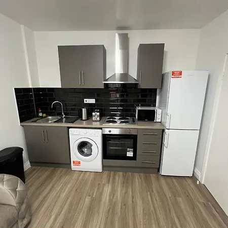 Private Full Kitchen & Sofa Bed Free Parking Liverpool