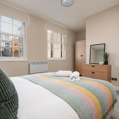 Pass The Keys Brand New Fantastic Location Apartment *