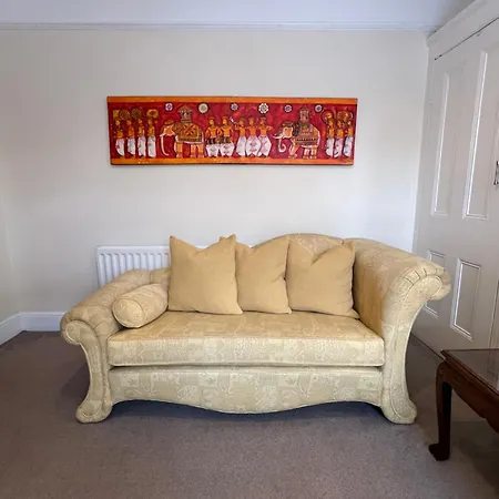 2025 Award Winner Strawberry House - 3 Bedrooms Liverpool