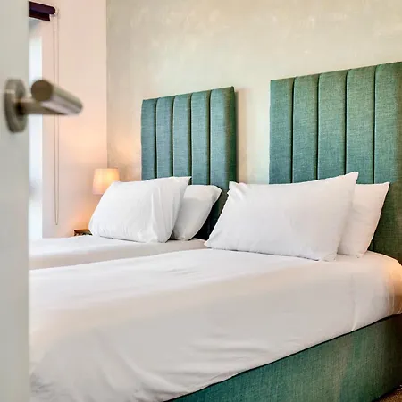 Luxury Escape - Brand New Stylish 2 Bedroom With Parking