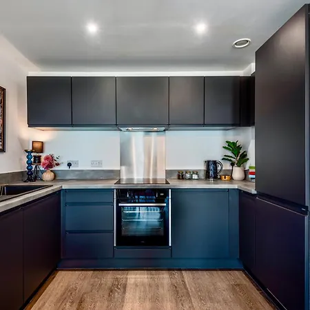 Luxury Escape - Brand New Stylish 2 Bedroom With Parking *