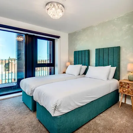 Luxury Escape - Brand New Stylish 2 Bedroom With Parking * Liverpool