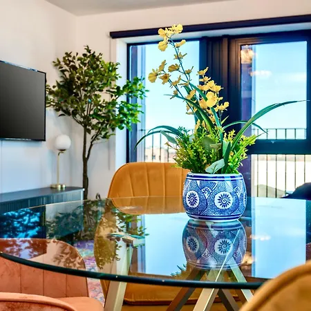 Luxury Escape - Brand New Stylish 2 Bedroom With Parking