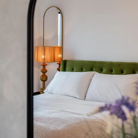 Luxury Escape - Brand New Stylish 2 Bedroom With Parking