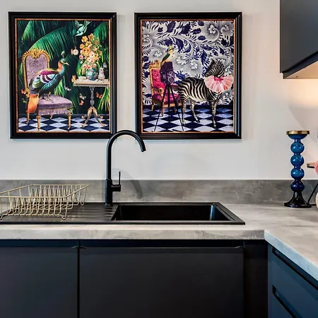 Luxury Escape - Brand New Stylish 2 Bedroom With Parking