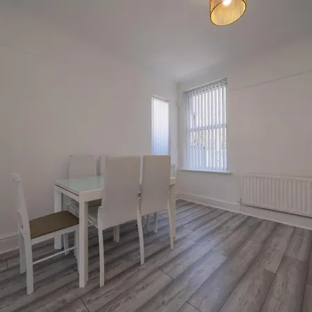 Stylish 3-bed Near Lfc & Efc Stadiums * Liverpool
