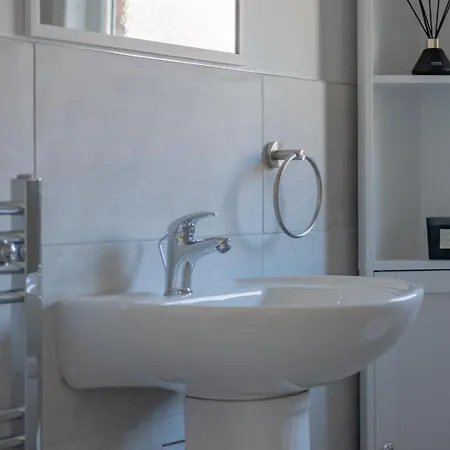 Stylish 3-bed Near Lfc & Efc Stadiums *