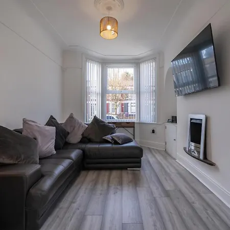 Holiday home Stylish 3-bed Near Lfc & Efc Stadiums *